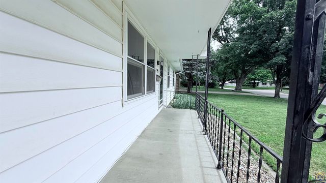 2606 SW 9th St, Topeka, KS 66606