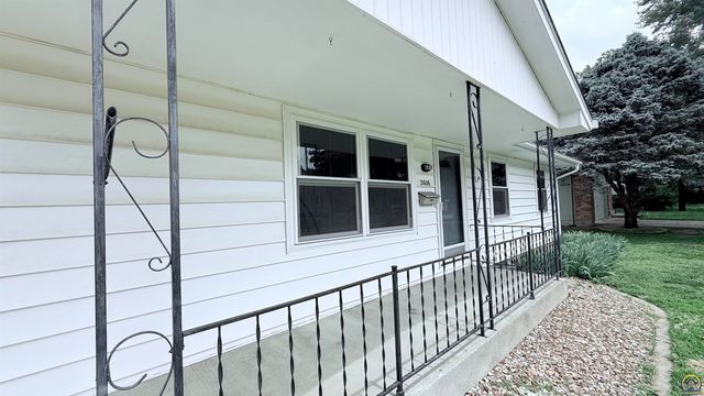 2606 SW 9th St, Topeka, KS 66606