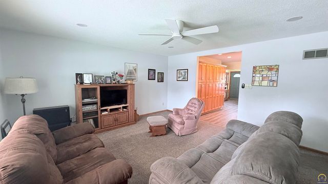 2606 SW 9th St, Topeka, KS 66606