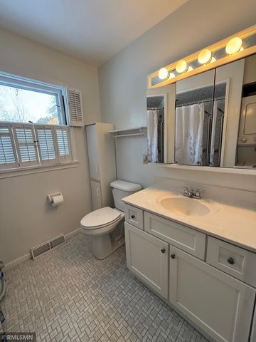 1222 W 4th Street, New Richmond, WI 54017