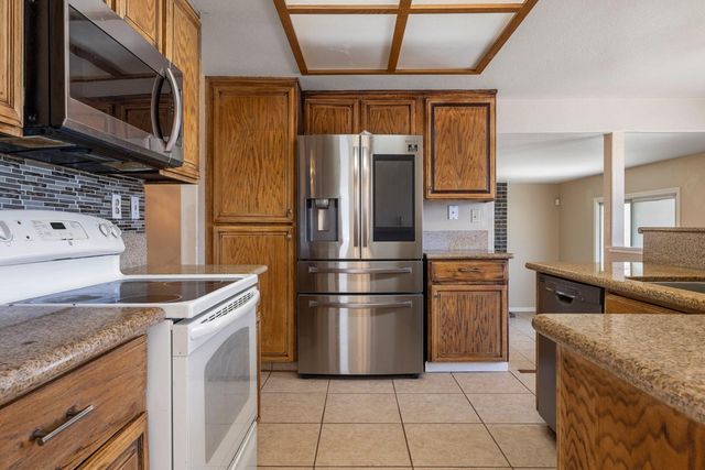 748 Codington Way, Modesto, CA 95357