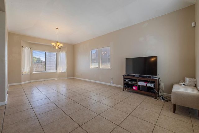 748 Codington Way, Modesto, CA 95357