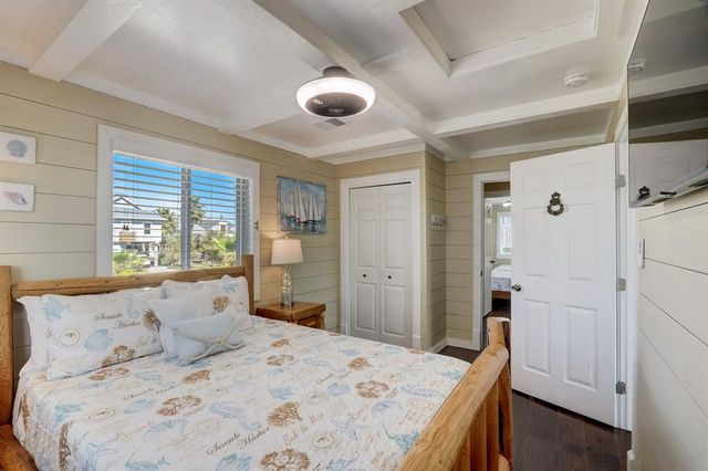 22819 Vida Street, Galveston, TX 77554