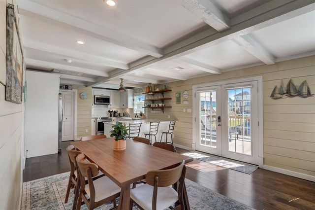 22819 Vida Street, Galveston, TX 77554