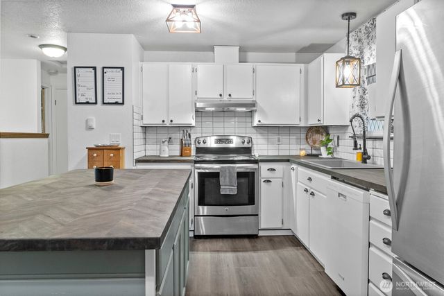 60 NE Lorrain Court, Belfair, WA 98528