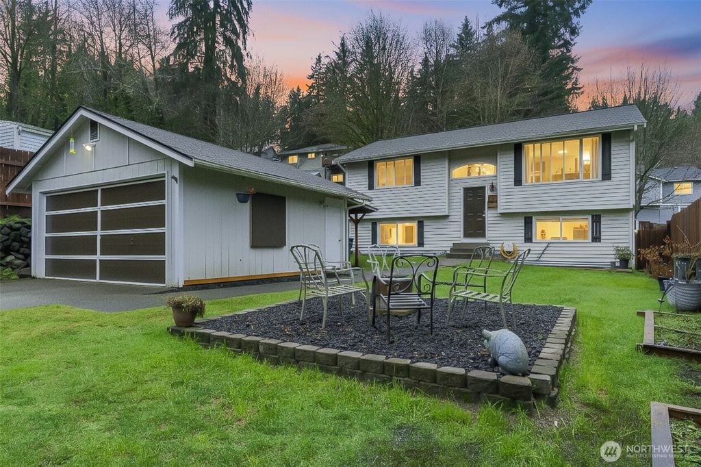 60 NE Lorrain Court, Belfair, WA 98528