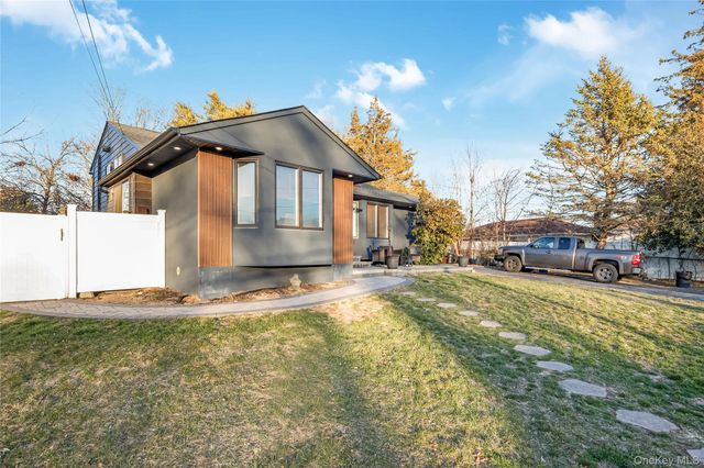 35 Crossway Drive, Deer Park, NY 11729