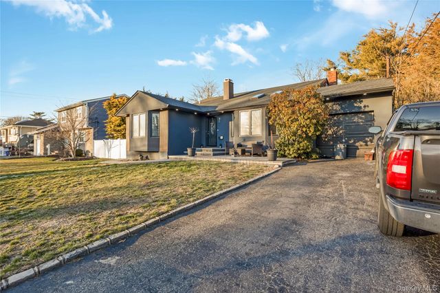 35 Crossway Drive, Deer Park, NY 11729