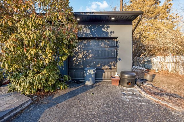 35 Crossway Drive, Deer Park, NY 11729