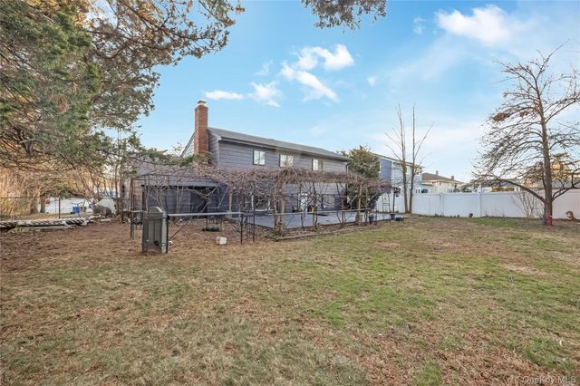 35 Crossway Drive, Deer Park, NY 11729