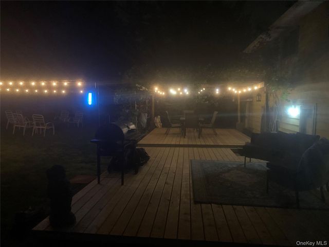 35 Crossway Drive, Deer Park, NY 11729