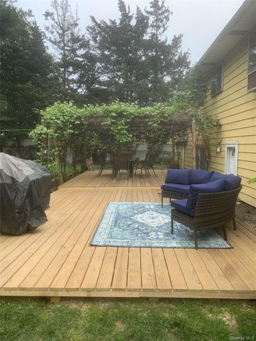 35 Crossway Drive, Deer Park, NY 11729