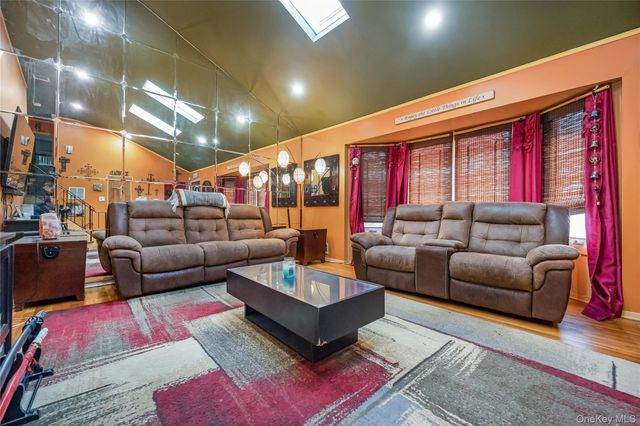 35 Crossway Drive, Deer Park, NY 11729