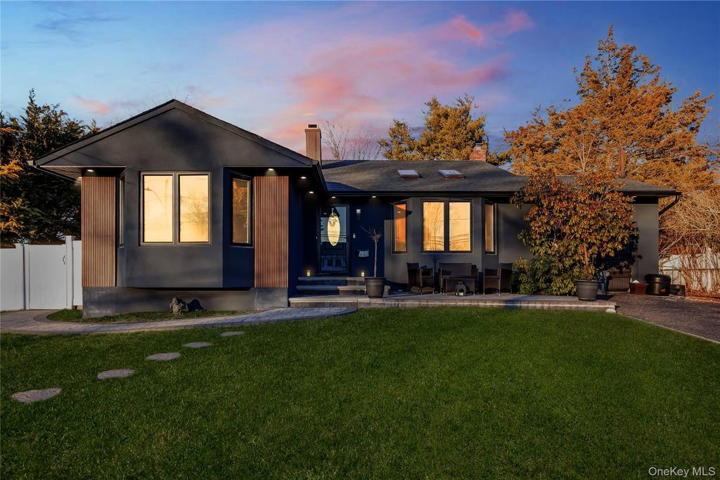 35 Crossway Drive, Deer Park, NY 11729