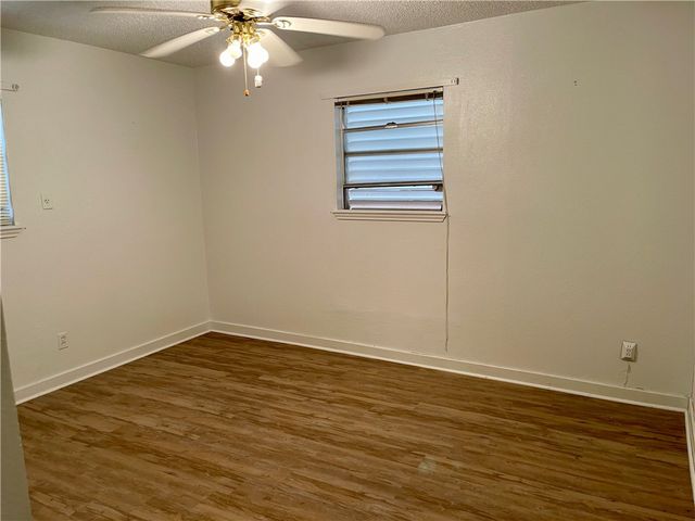 1101 Dewey Ave, Alice, TX 78332