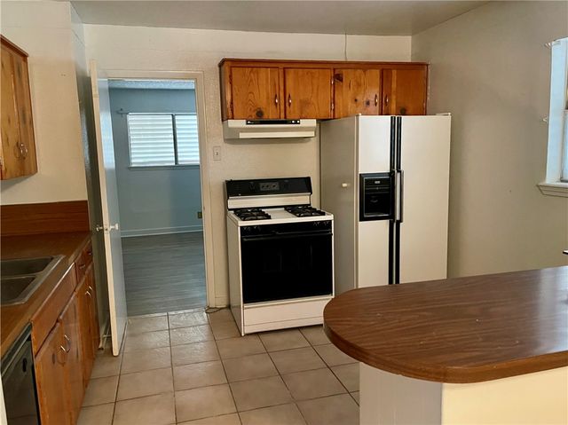 1101 Dewey Ave, Alice, TX 78332