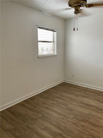 1101 Dewey Ave, Alice, TX 78332
