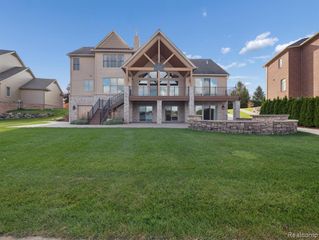 3756 Newport Way Drive, Waterford, MI 48329