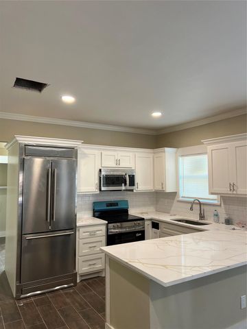 1148 Panama Street, Houston, TX 77009