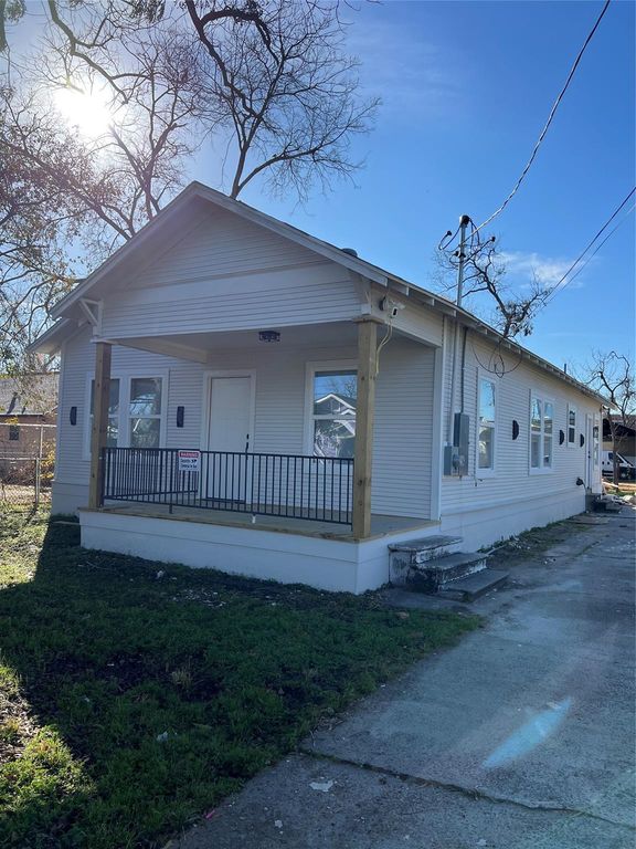 1148 Panama Street, Houston, TX 77009