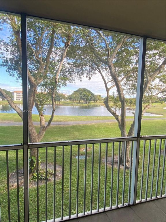 12500 SW 6th St 202N, Pembroke Pines, FL 33027