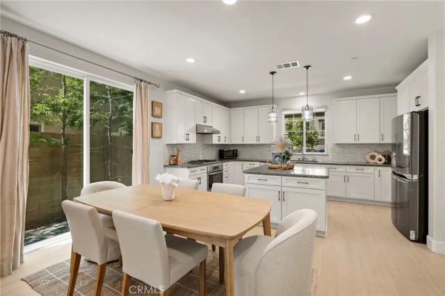 128 Mongoose, Irvine, CA 92618