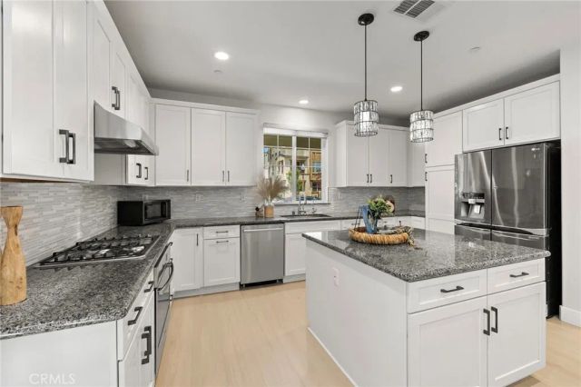 128 Mongoose, Irvine, CA 92618