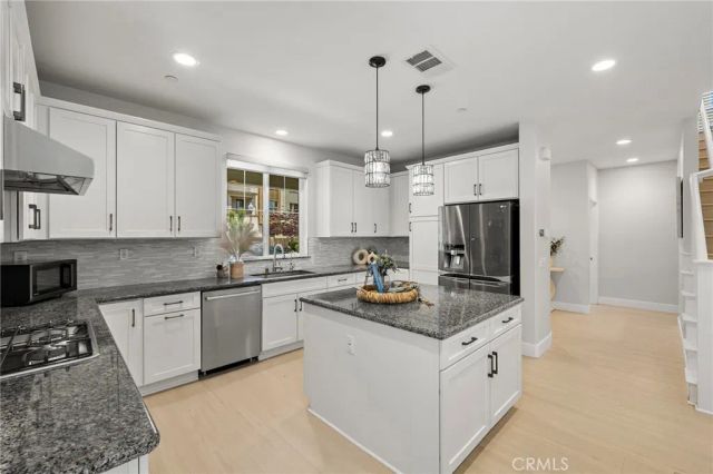 128 Mongoose, Irvine, CA 92618