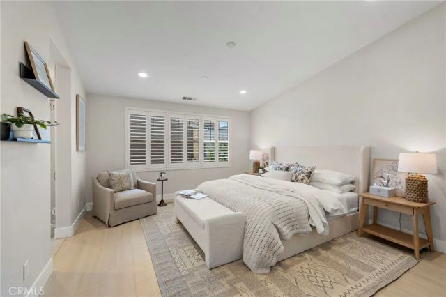 128 Mongoose, Irvine, CA 92618