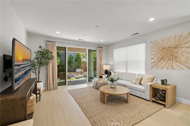 128 Mongoose, Irvine, CA 92618