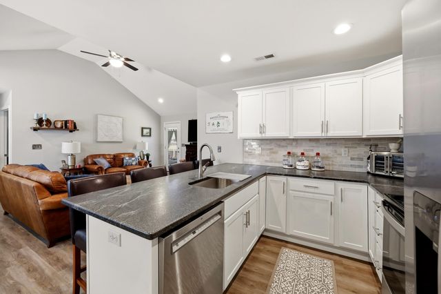 437 Middle Creek Way, Berea, KY 40403