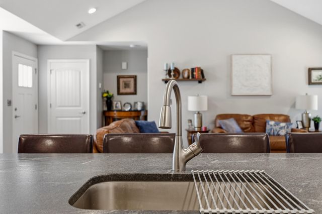 437 Middle Creek Way, Berea, KY 40403