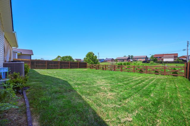437 Middle Creek Way, Berea, KY 40403