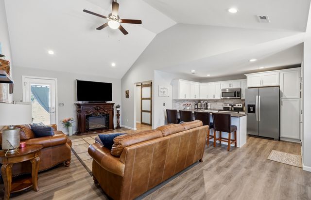 437 Middle Creek Way, Berea, KY 40403