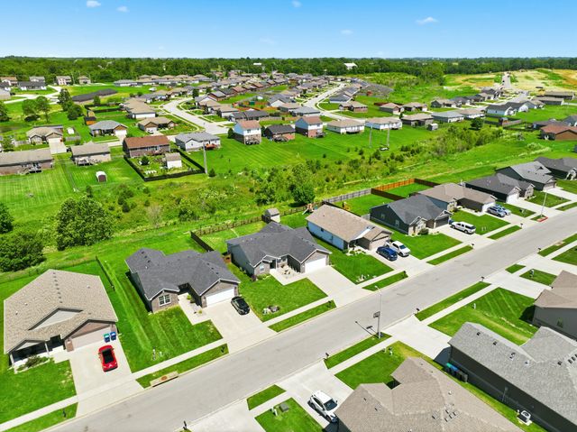 437 Middle Creek Way, Berea, KY 40403