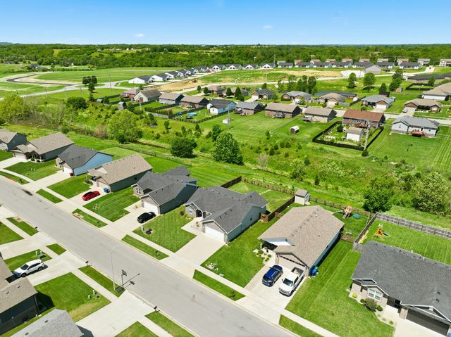 437 Middle Creek Way, Berea, KY 40403