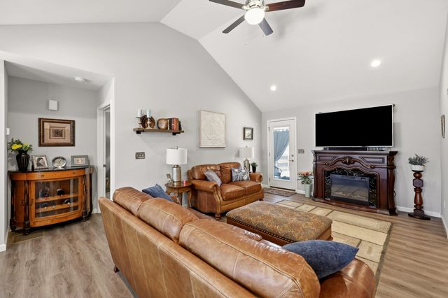 437 Middle Creek Way, Berea, KY 40403