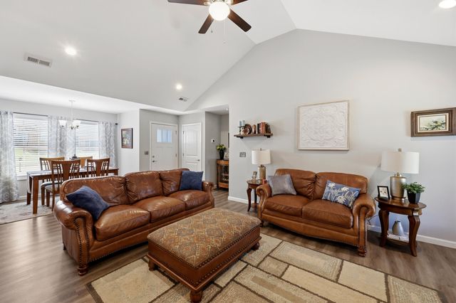 437 Middle Creek Way, Berea, KY 40403