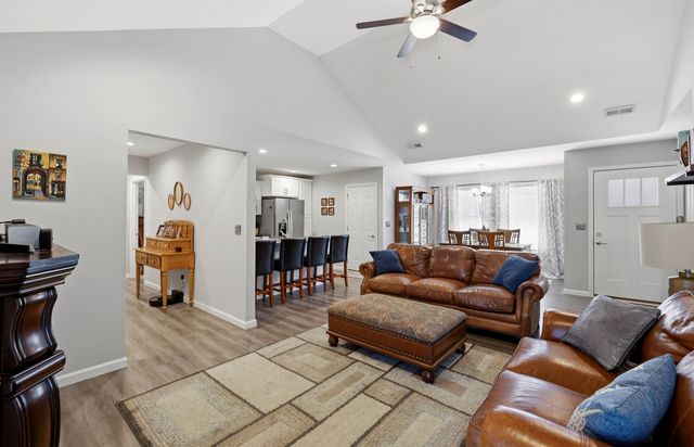 437 Middle Creek Way, Berea, KY 40403