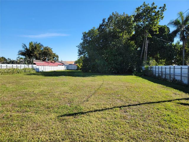 3895 W 2nd Ave, Hialeah, FL 33012