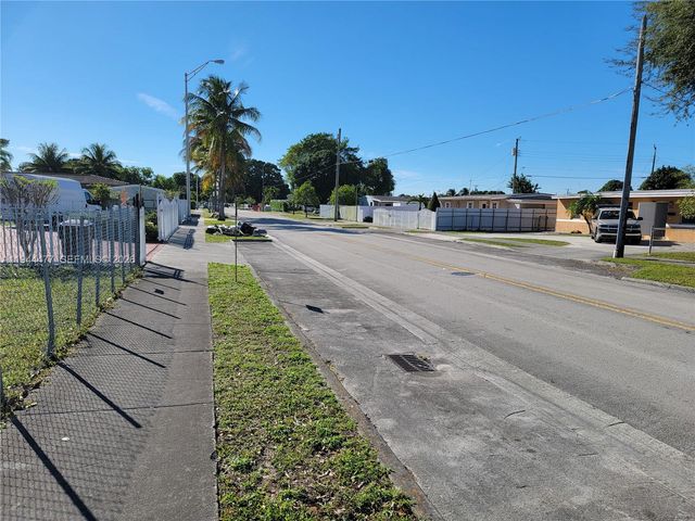 3895 W 2nd Ave, Hialeah, FL 33012