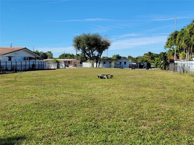 3895 W 2nd Ave, Hialeah, FL 33012