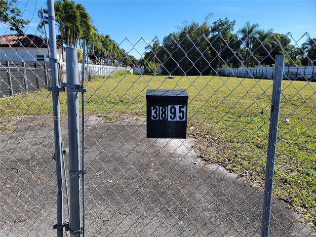 3895 W 2nd Ave, Hialeah, FL 33012