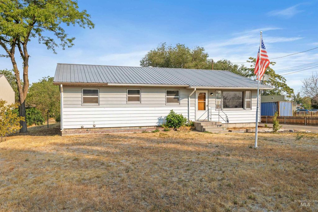321 Clear Lakes Rd, Buhl, ID 83316 photo 1