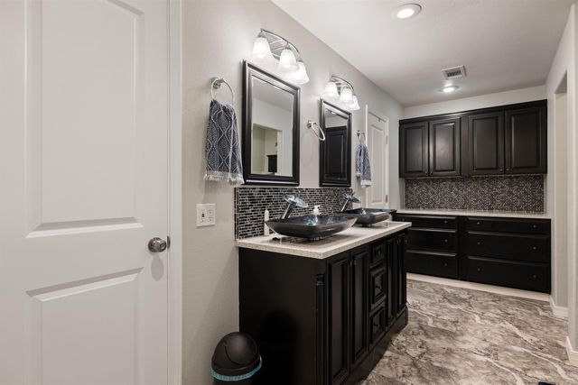 6053 N Central Avenue, Batesville, AR 72501