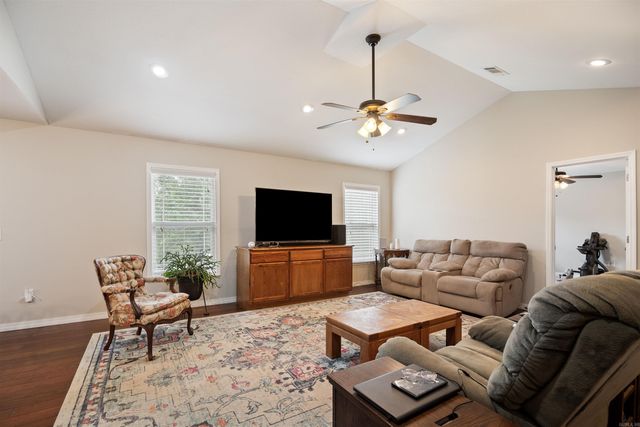 6053 N Central Avenue, Batesville, AR 72501