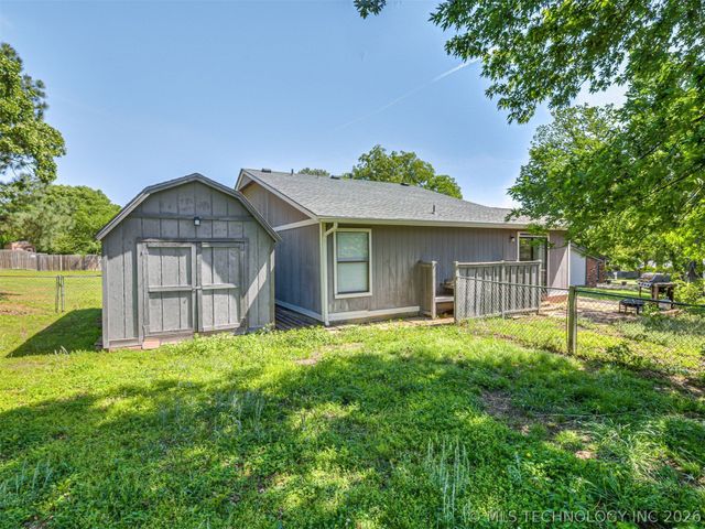 1618 E Denton Avenue, Sapulpa, OK 74066