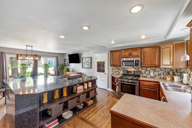 5629 Reeds Road, Mission, KS 66202