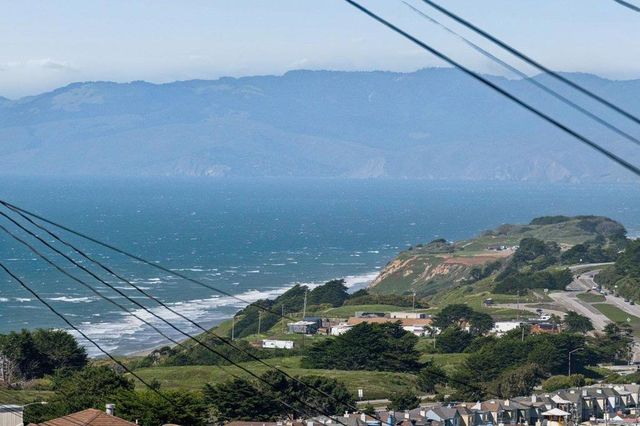 31 Avalon Drive, Daly City, CA 94015