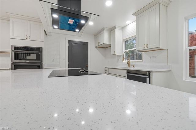 19 Wakefield RD, Newport News, VA 23606